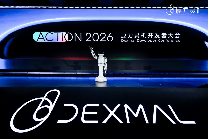 原力灵机连发五大新品：要“点燃”具身智能从模型走向生产力的「三级火箭」